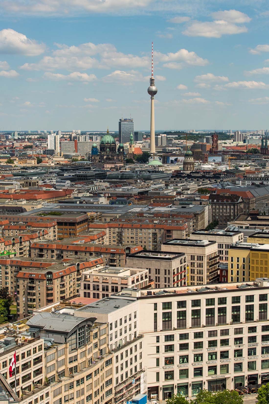 Blick auf den Fernsehturm in der Berliner Innenstadt